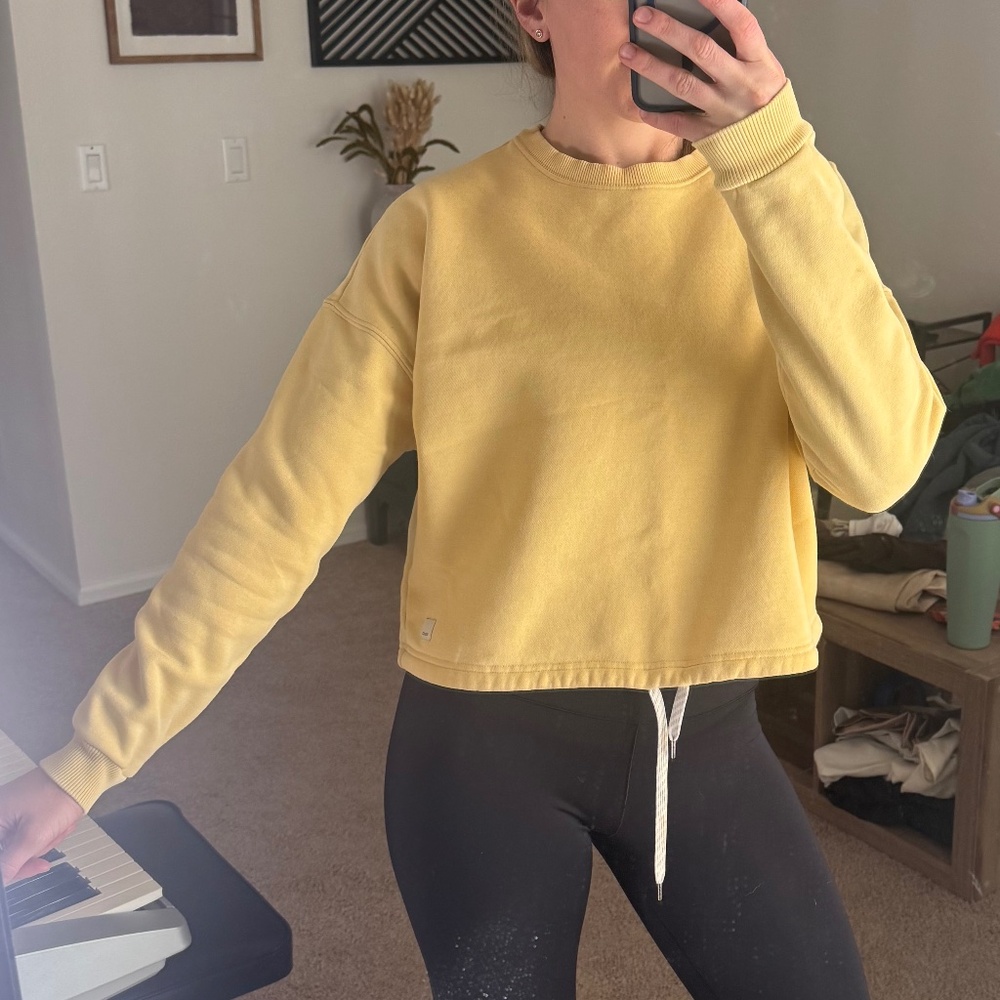 Vuori Crew Neck Size M, Yellow
